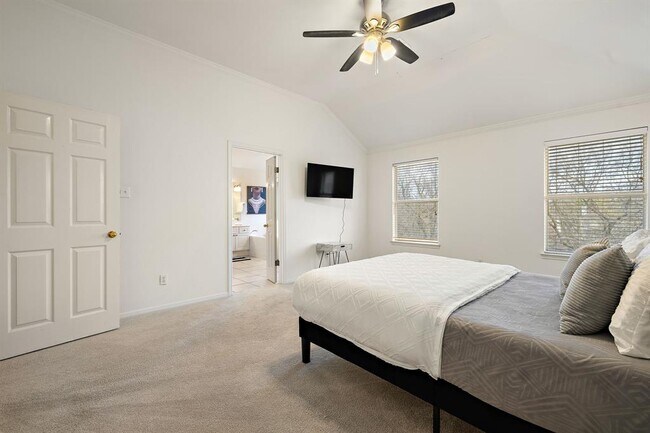 Building Photo - 13039 Scofield Farms Dr