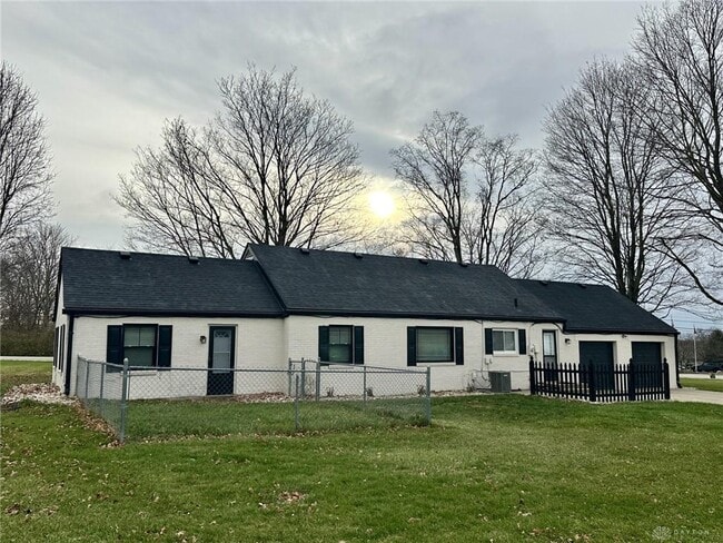 Building Photo - 318 E Central Ave