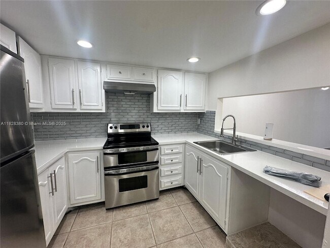 Primary Photo - 13685 NE 10th Ave