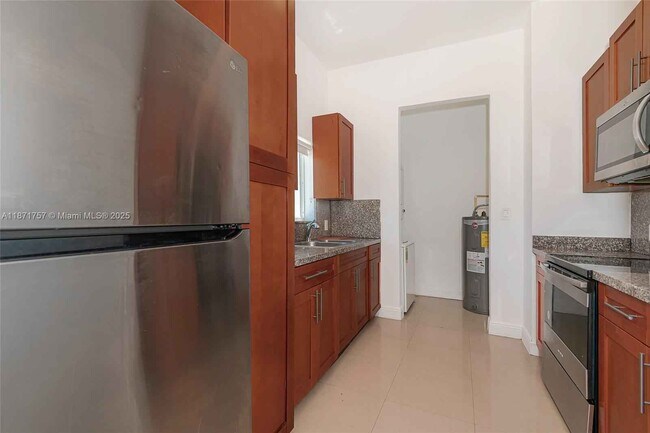 Building Photo - 1013 SW 7 ST Miami FL 33130