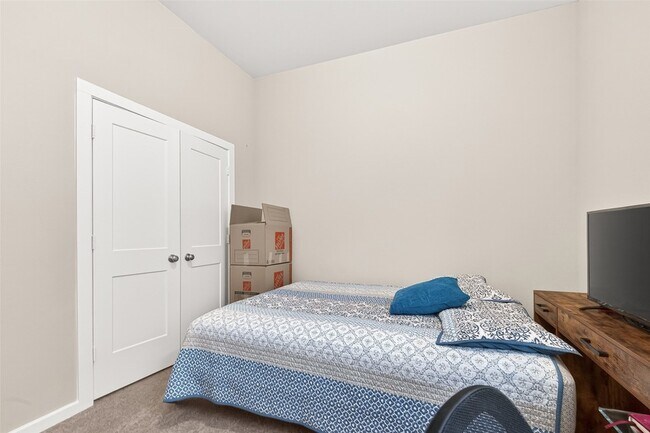 Building Photo - 305 Rise Ln