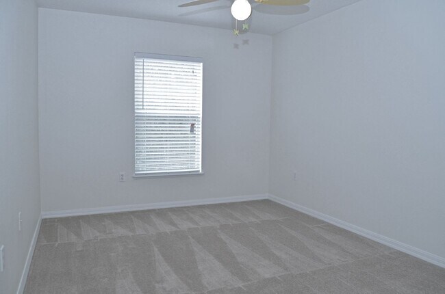 Building Photo - 87113 Kipling Dr