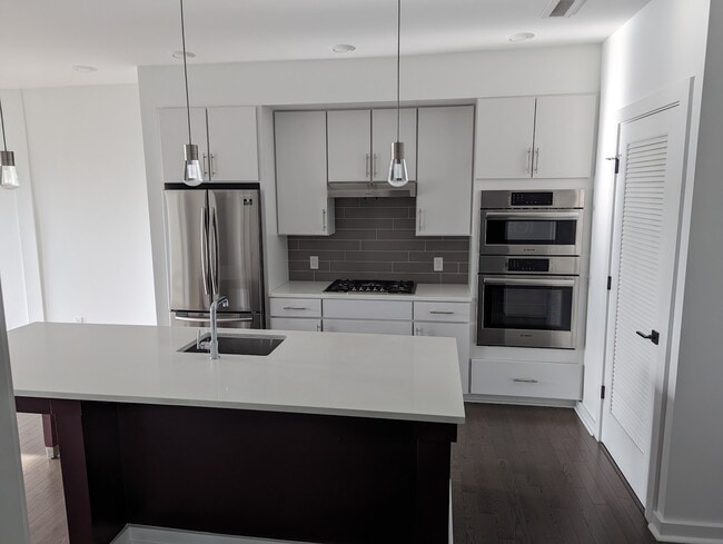 Building Photo - 300 8th St NE