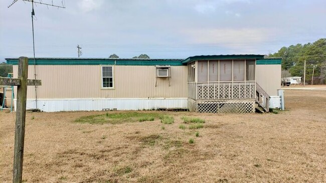 Building Photo - Newly Renovated 2br 1ba Mobile Home