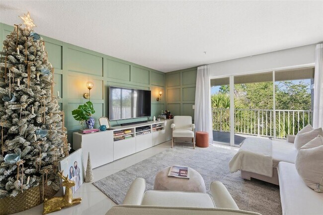 Building Photo - 13838 Fairway Island Dr