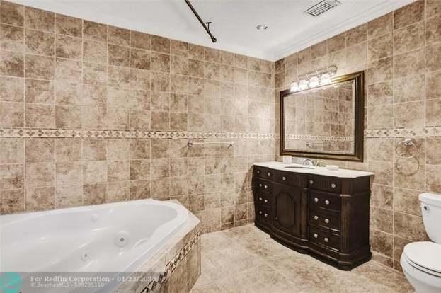 Building Photo - 361 SW 60th Ave