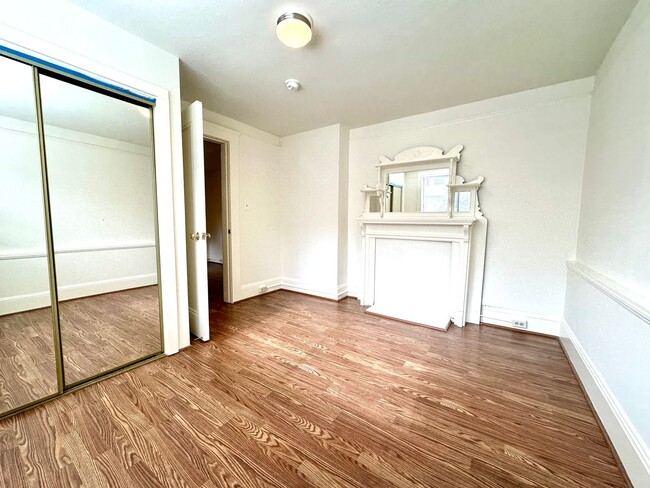Building Photo - 362 Moultrie St