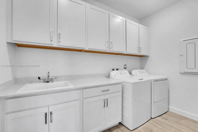 Building Photo - 601 Hookline Cir