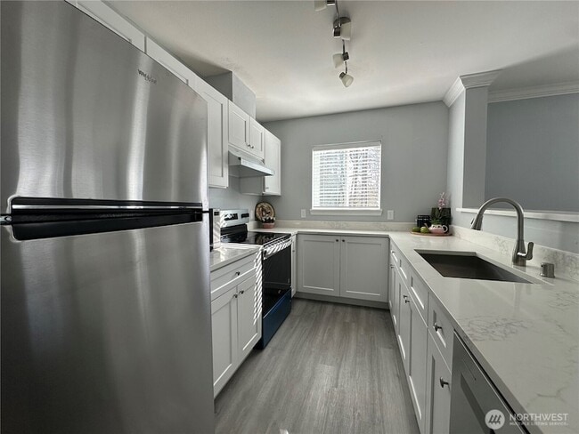 Building Photo - 33020 10th Ave SW