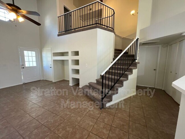 Building Photo - 441 S Maple