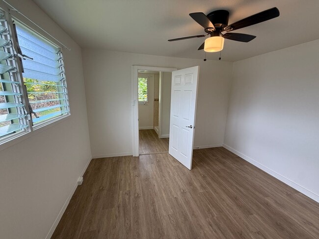Building Photo - 3BD/2BA with extra living space new Kitche...
