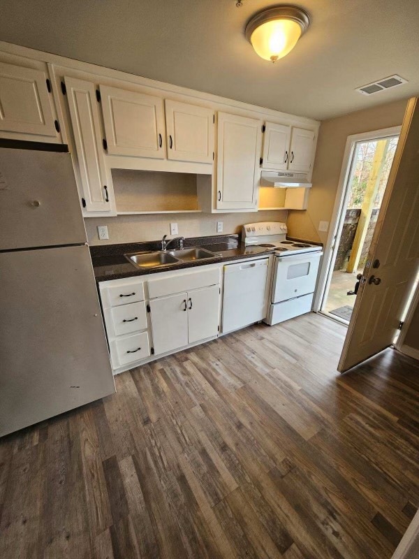 Primary Photo - One Bedroom Apt Available For Immediate Oc...