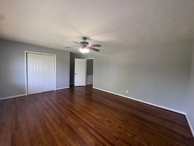 Building Photo - 302 11th St NE