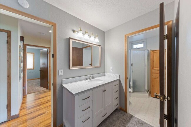 Building Photo - Charming 3-Bedroom Home with 2 Full Baths ...