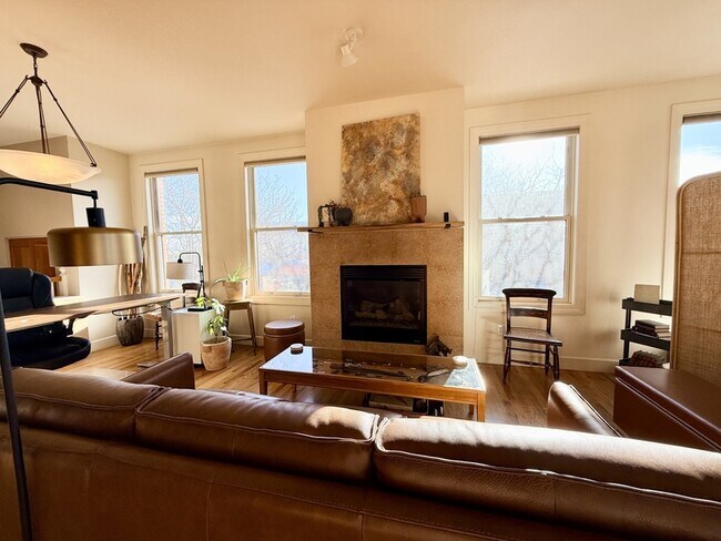 Building Photo - 261 Pine St