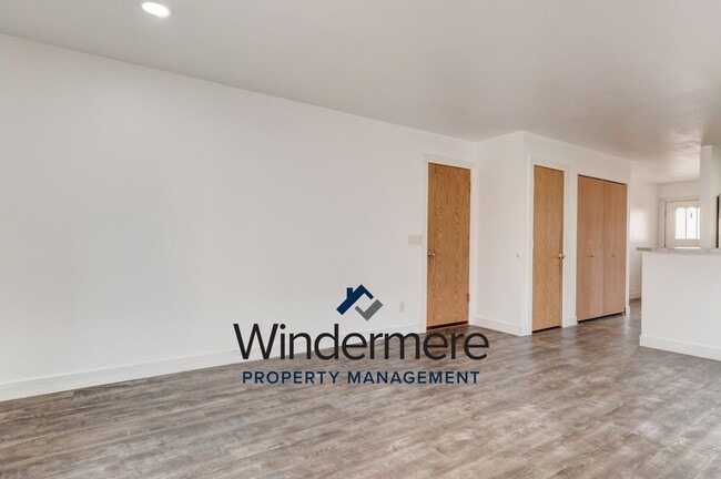 Building Photo - 1153 NE Cordero Pl