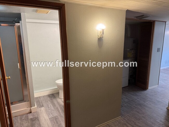 Building Photo - Lower basement studio unit in a house
