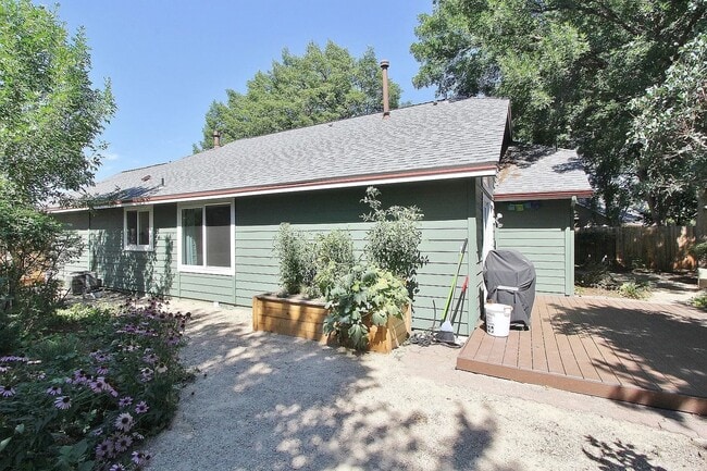 Building Photo - Charming Single-Level Home in Southeast Bo...