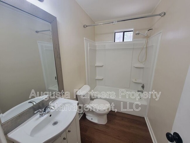 Building Photo - 115 Samarya Ln