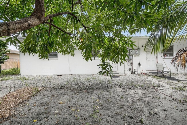 Building Photo - 1490 NW 20th St