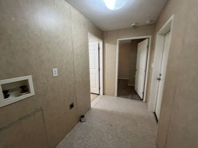 Building Photo - 141 Genes Ln