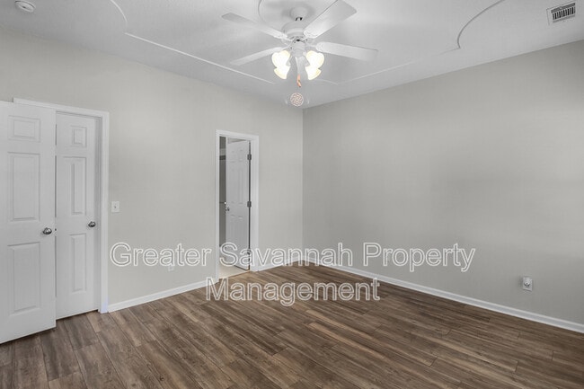 Building Photo - 201 Foxbury Square