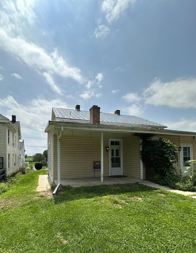 Building Photo - LEASE PENDING! Large Two Bedroom Apartment in Westminster