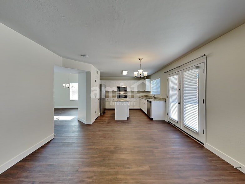 Building Photo - 5230 W Ian Dr