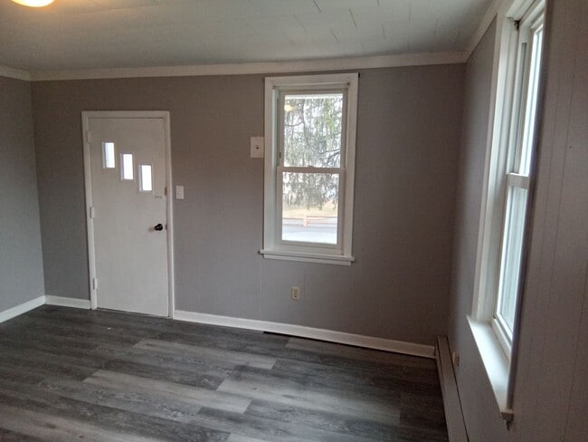 Building Photo - 127 Schoolhouse Rd