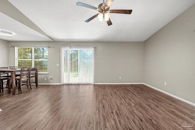 Building Photo - 5499 Chantilly Cir