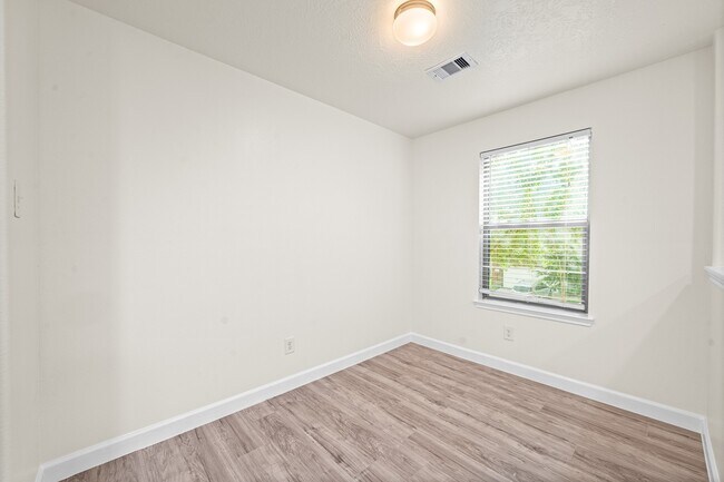Building Photo - 15623 Harris Canyon Ln