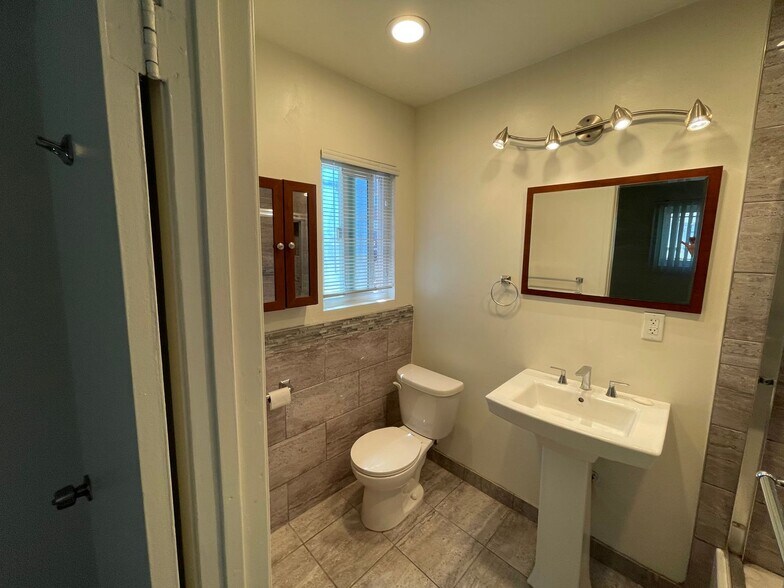 Building Photo - 3601 Keystone Av