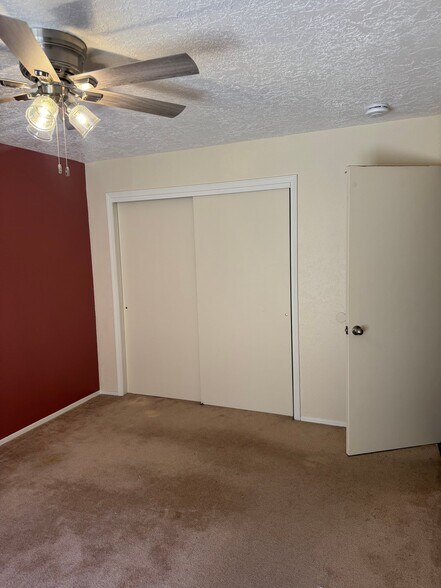 Building Photo - 1326 San Pedro Dr SE