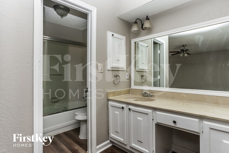 Building Photo - 231 Myrtle Dr