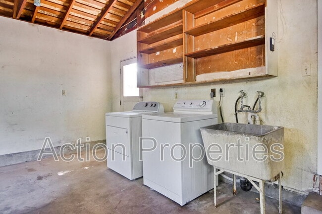 Building Photo - 1062 Kelly Dr