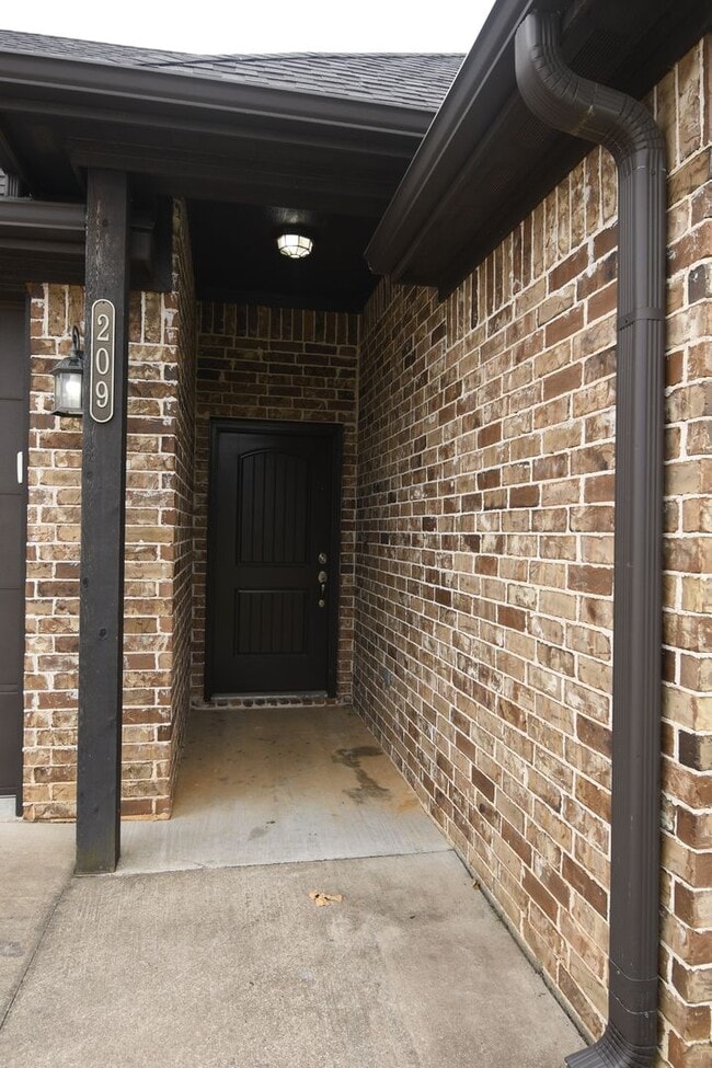 Building Photo - Modern 3-Bedroom 2 Bath Duplex in South Tyler