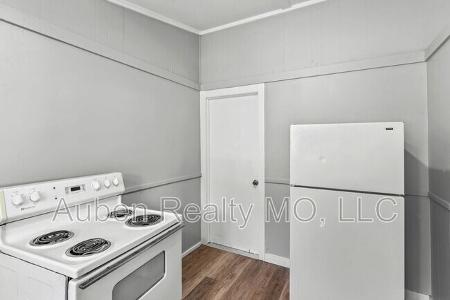 Building Photo - 1300 S Appleton Ave