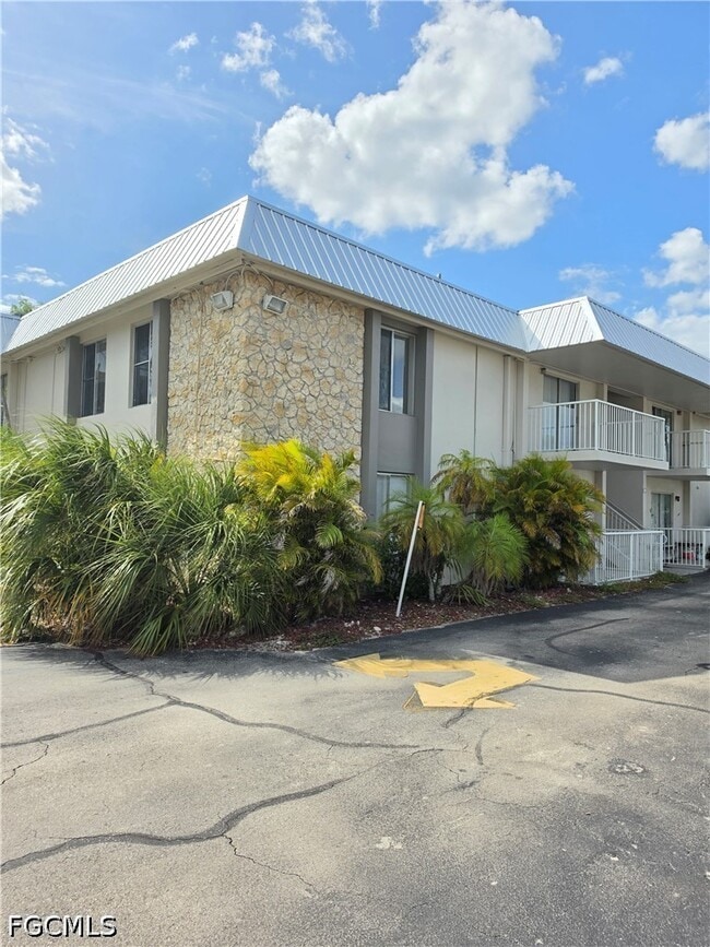 Building Photo - 1830 Maravilla Ave