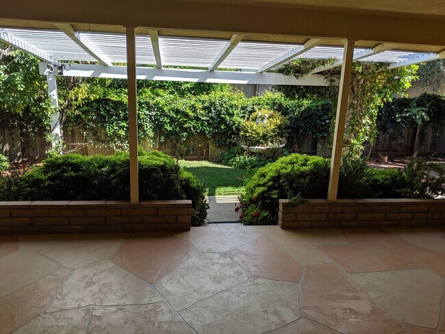 Building Photo - 203 Patricia Ct