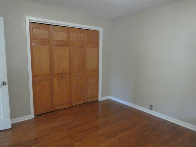 Building Photo - 1420 Dollar St