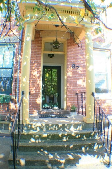 Building Photo - 67 Warren St