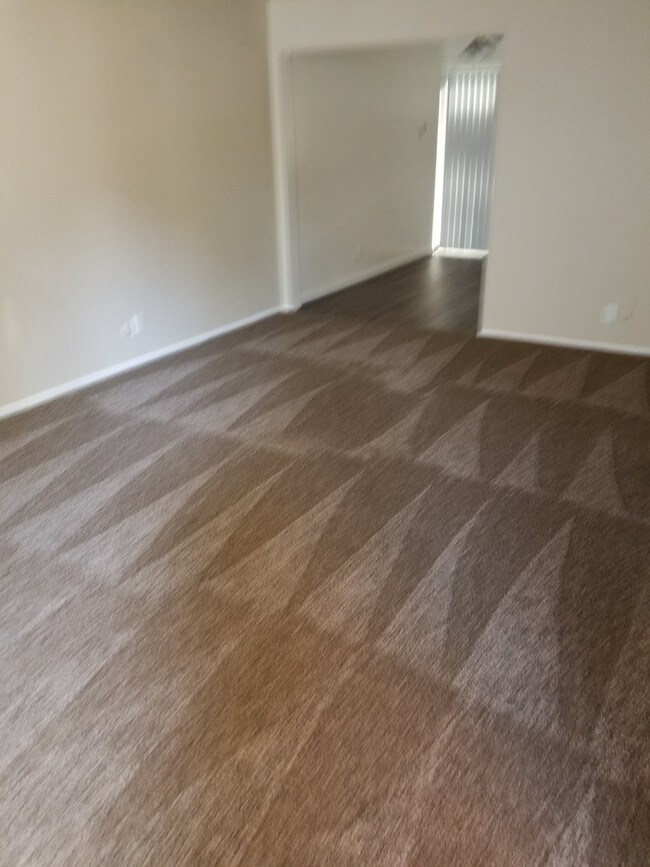 Building Photo - Meadowbrook Apartments