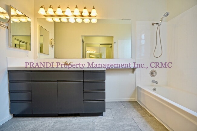 Building Photo - Modern Ground Floor Condo with 2 Car Garage!