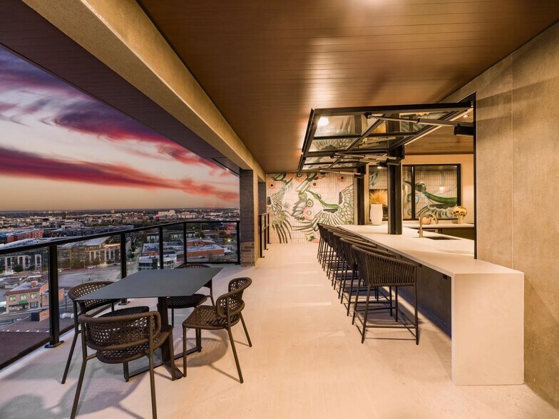 Building Photo - 400 South Saint Paul St