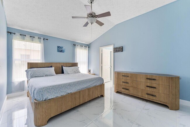 Building Photo - 1622 SW Realty St