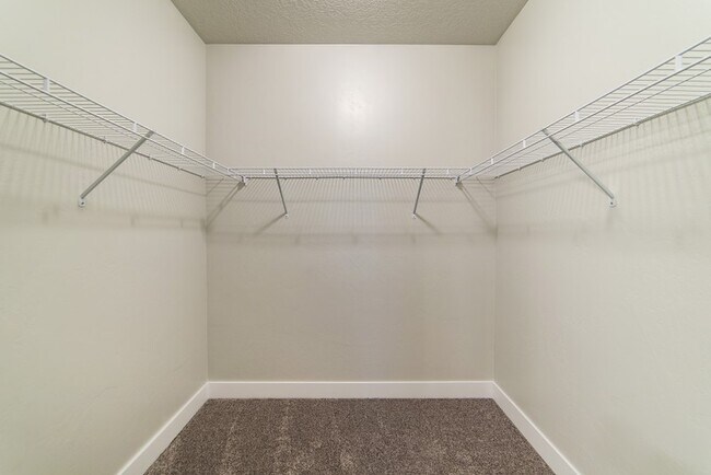 Building Photo - 619 N Emery Ln