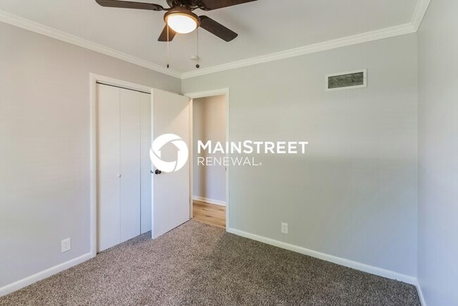 Building Photo - 3 Bedroom Pet-Friendly Home in PLEASANT HILL, MO with Main Street Renewal