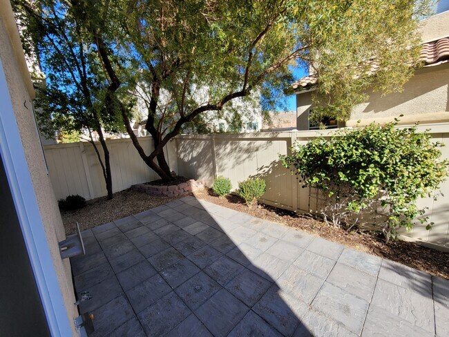 Building Photo - 3916 Pia Rosetta St