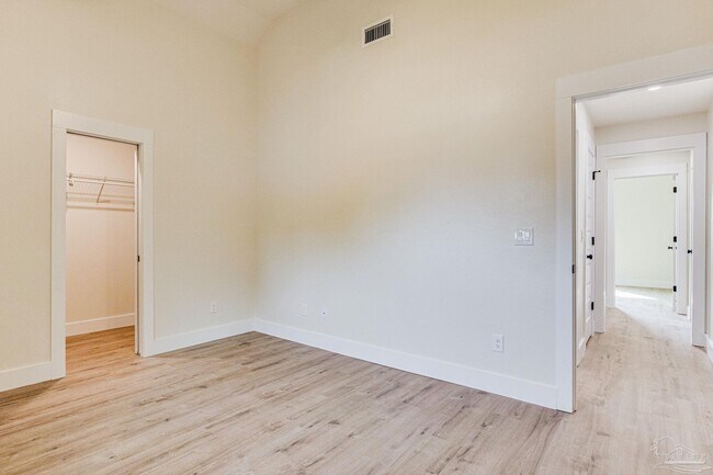 Building Photo - 412 Elcino Dr