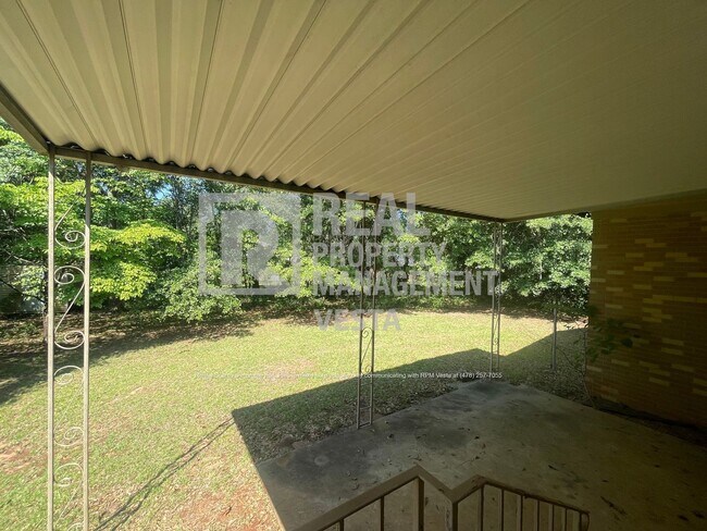 Building Photo - 2562 Bedford Pl